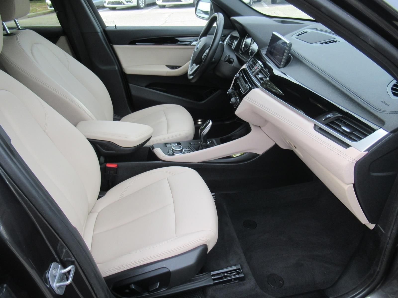 Used 2022 Gray BMW sDrive28i image 10
