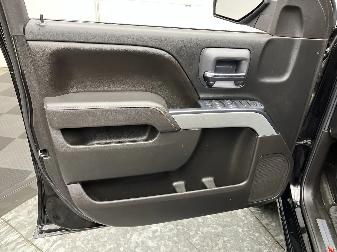 Used 2017 BLACK Chevrolet LT image 7