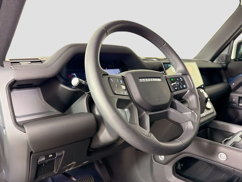 Used 2026 Tasman Blue Metallic Land Rover S image 9