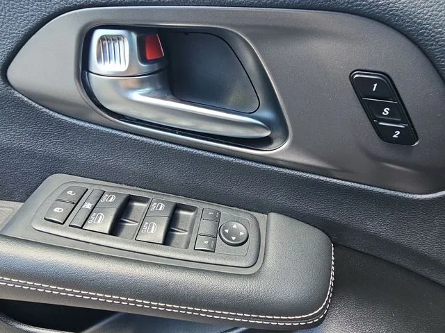 Used 2025 Black Chrysler Select image 25