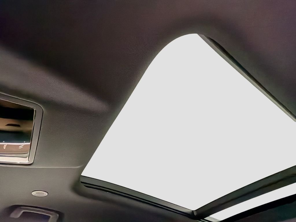 New 2026 Fuji White Land Rover X-Dynamic SE image 23