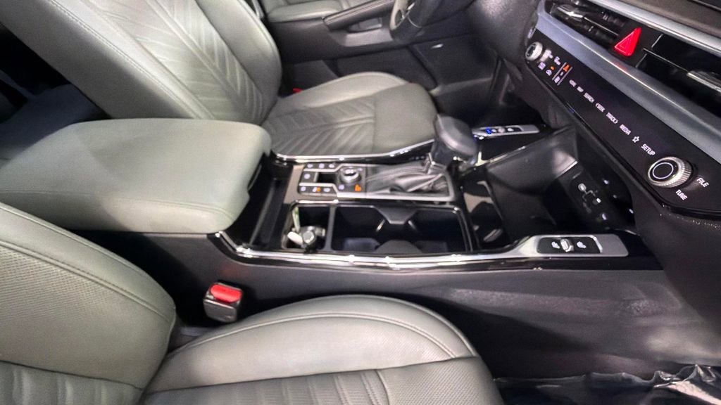 Used 2024 White Kia X-Pro SX Prestige image 38