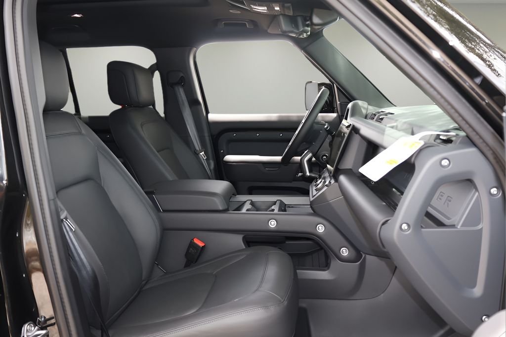 New 2026 Santorini Black Land Rover S image 18