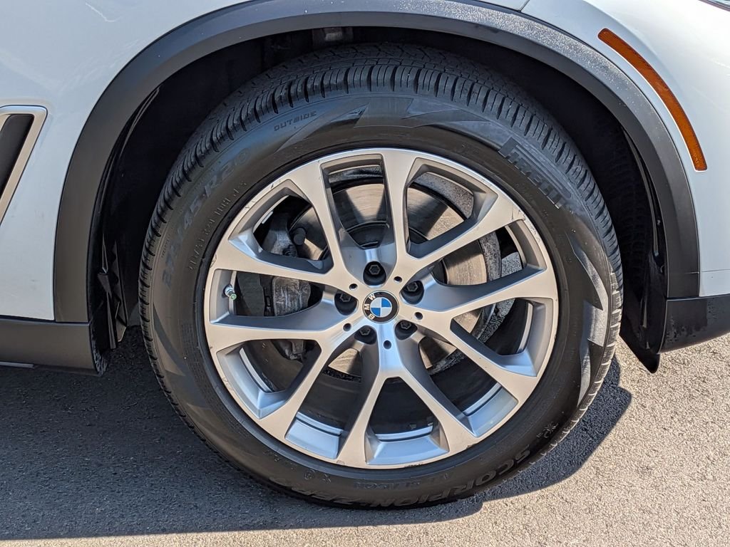 Used 2019 White BMW xDrive40i image 29