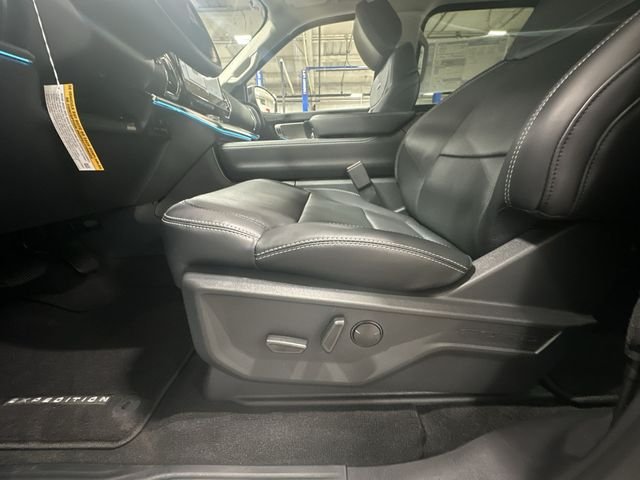 New 2027 Glacier Gray Metallic Tri-Coat Ford MAX Platinum image 18