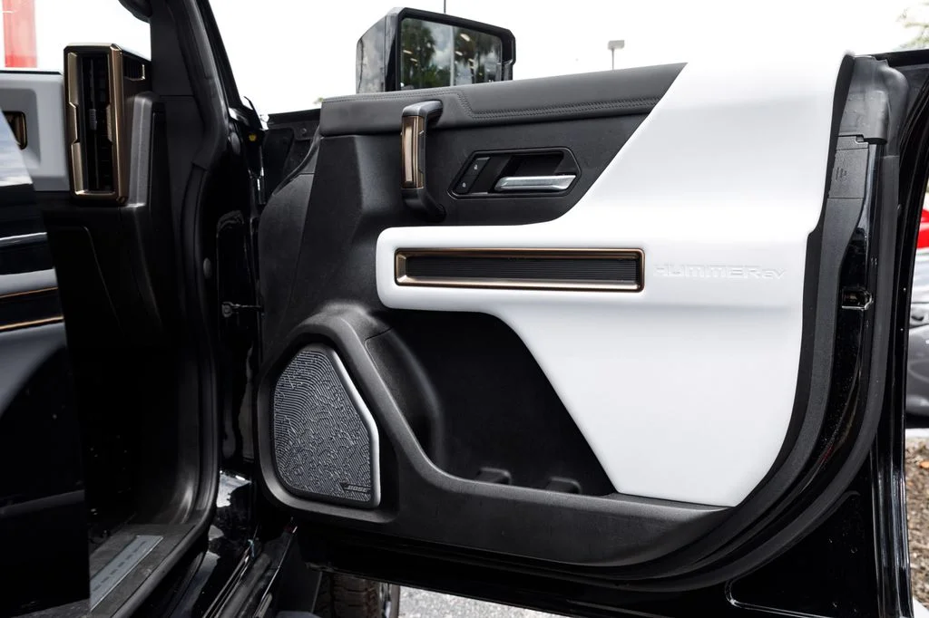 Used 2025 Black GMC 2X image 13