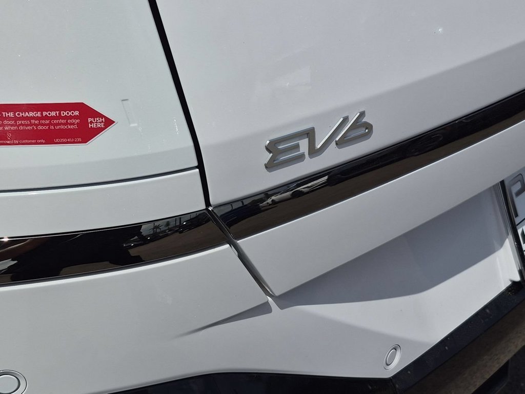 New 2026 Glacial White Pearl / Black Ro Kia GT-LINE image 33