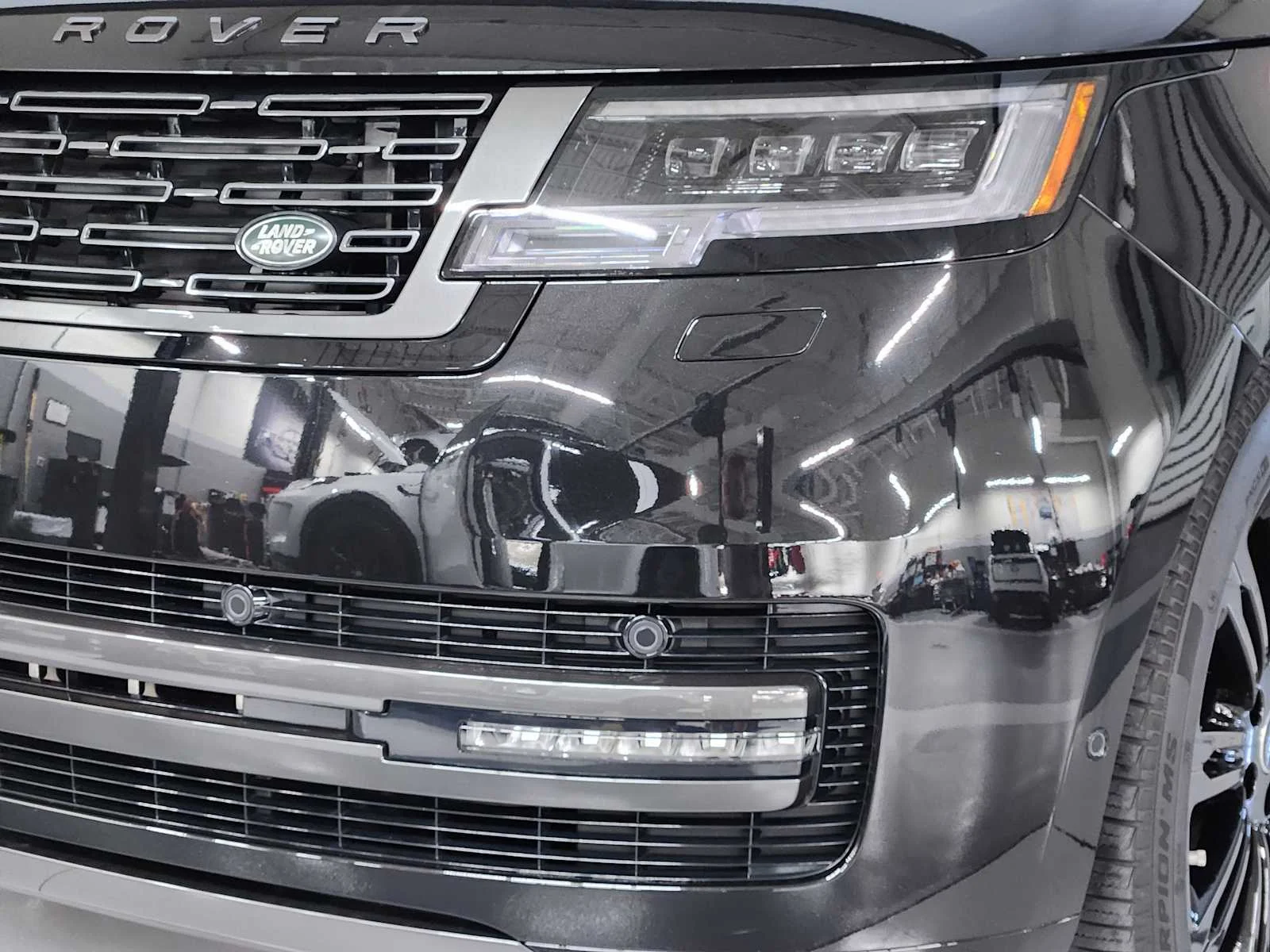 Used 2025 Santorini Black Metallic Land Rover Autobiography image 23