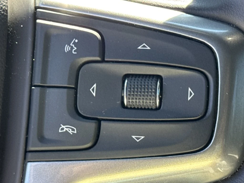 Used 2025 White Chevrolet LT image 25
