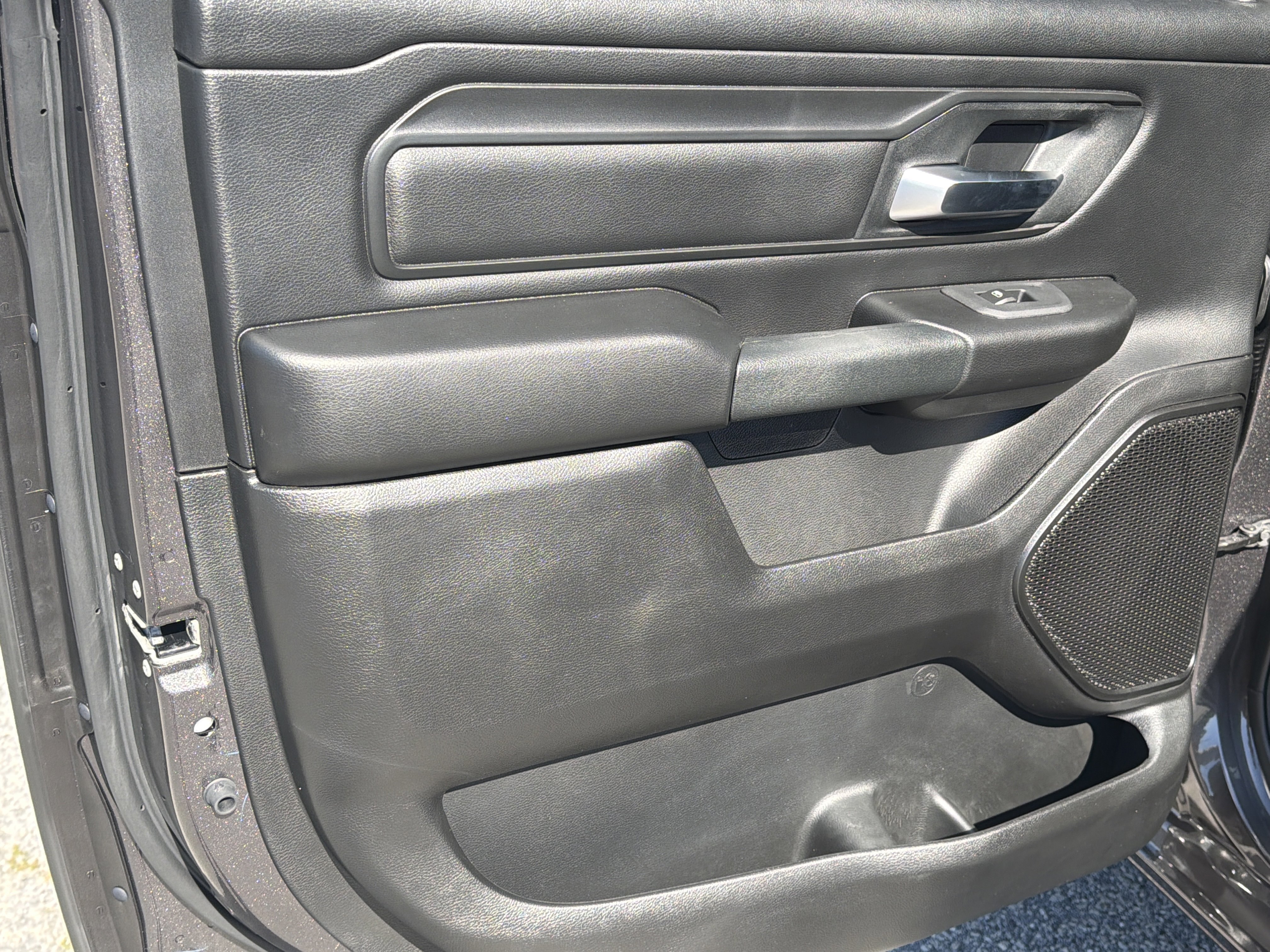 New 2026 Granite Crystal Metallic Clear-Coat Exterior Paint RAM Warlock image 22