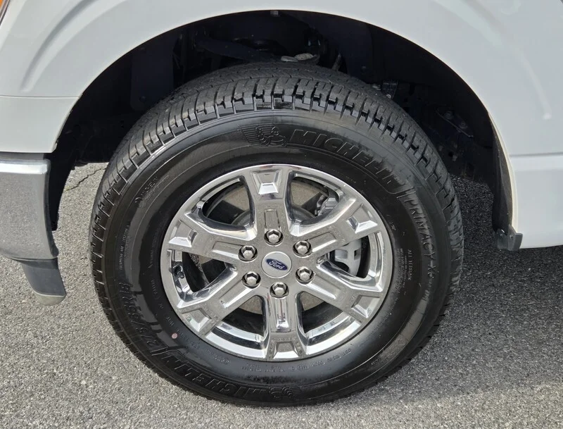 Used 2023 Oxford White FORD XLT 4WD SUPERCREW 5.5