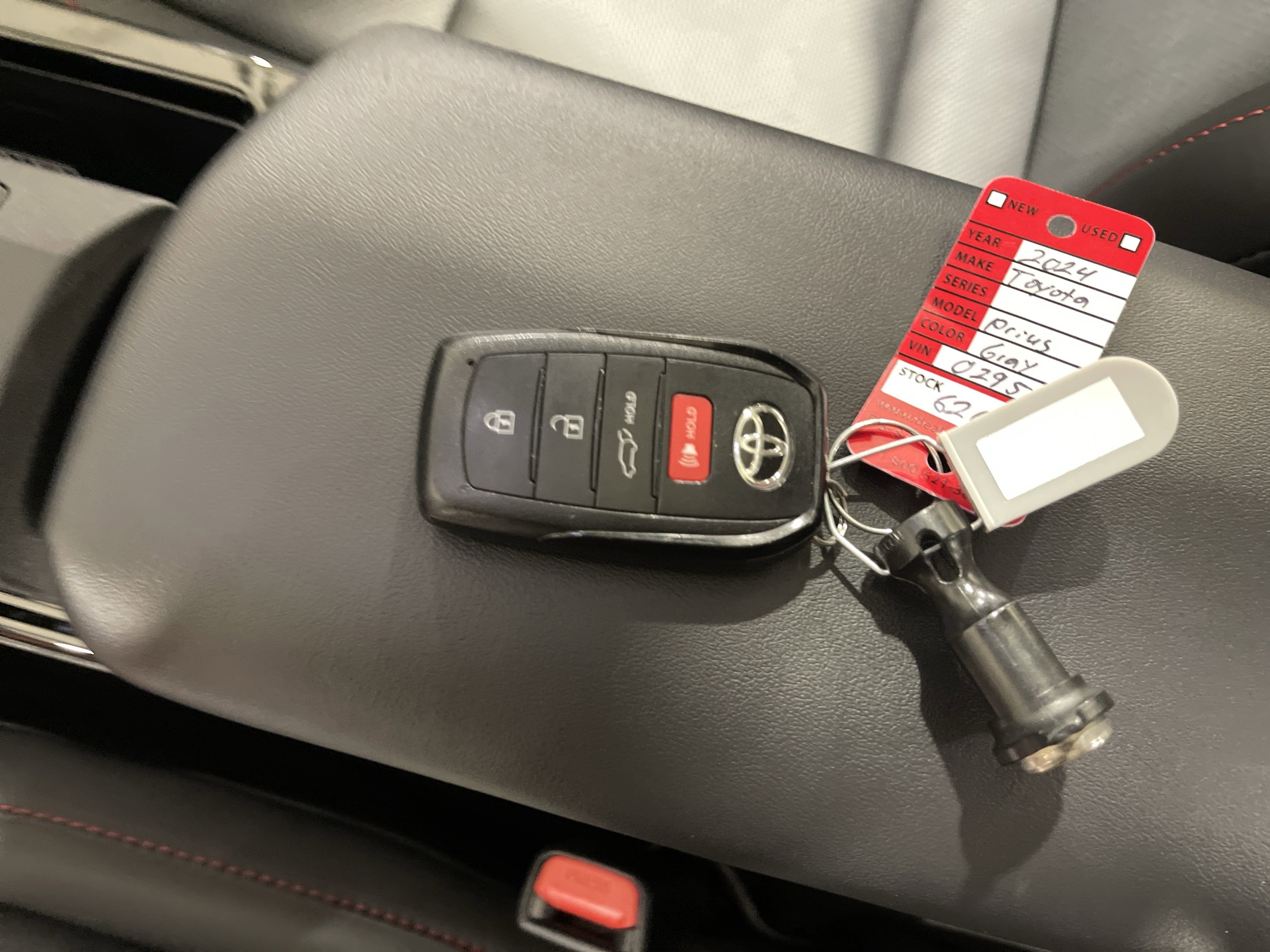 2024 Toyota Prius Prime XSE Premium - Photo 28