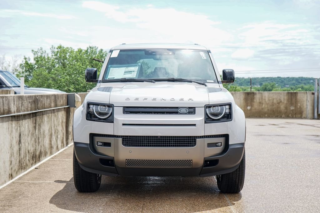 New 2026 Borasco Grey Metallic Land Rover S image 3