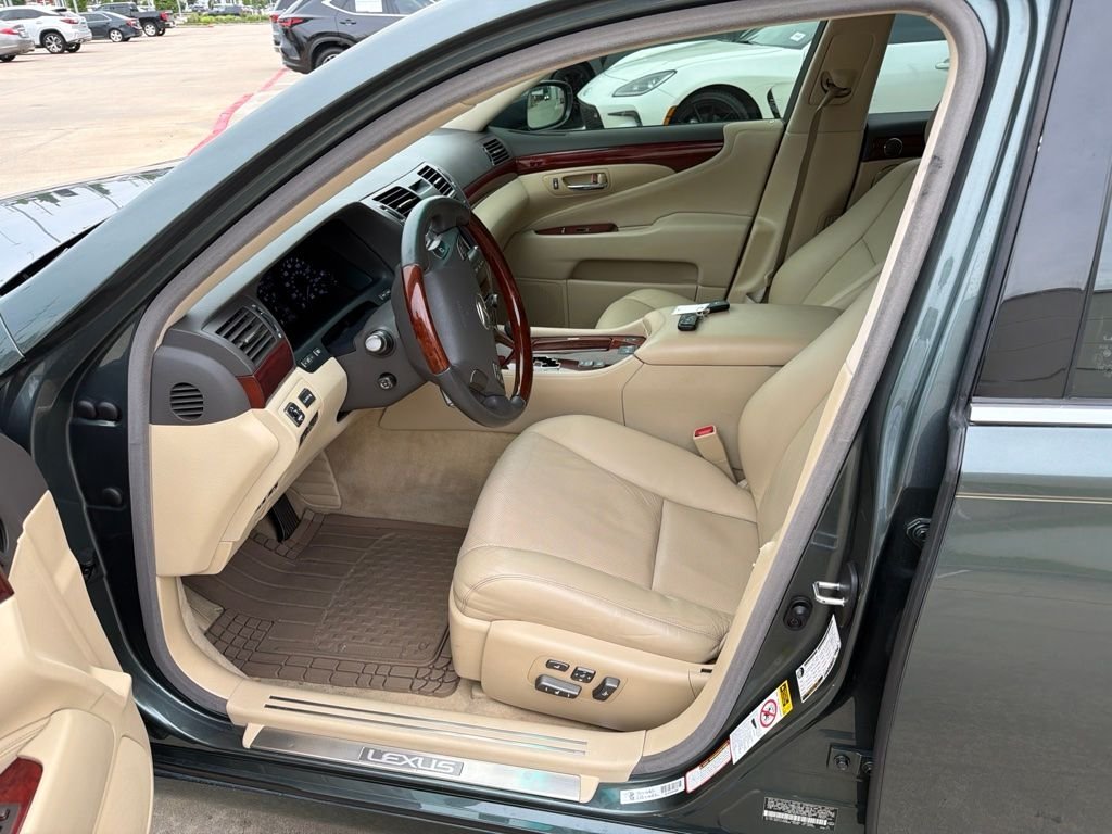 Used 2007 Verdigris Lexus 460 image 2