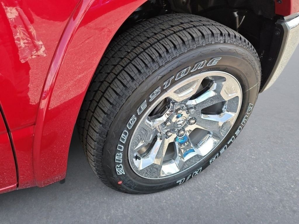 New 2026 Molten Red Pearl-Coat Exterior Paint RAM Big Horn/Lone Star image 12