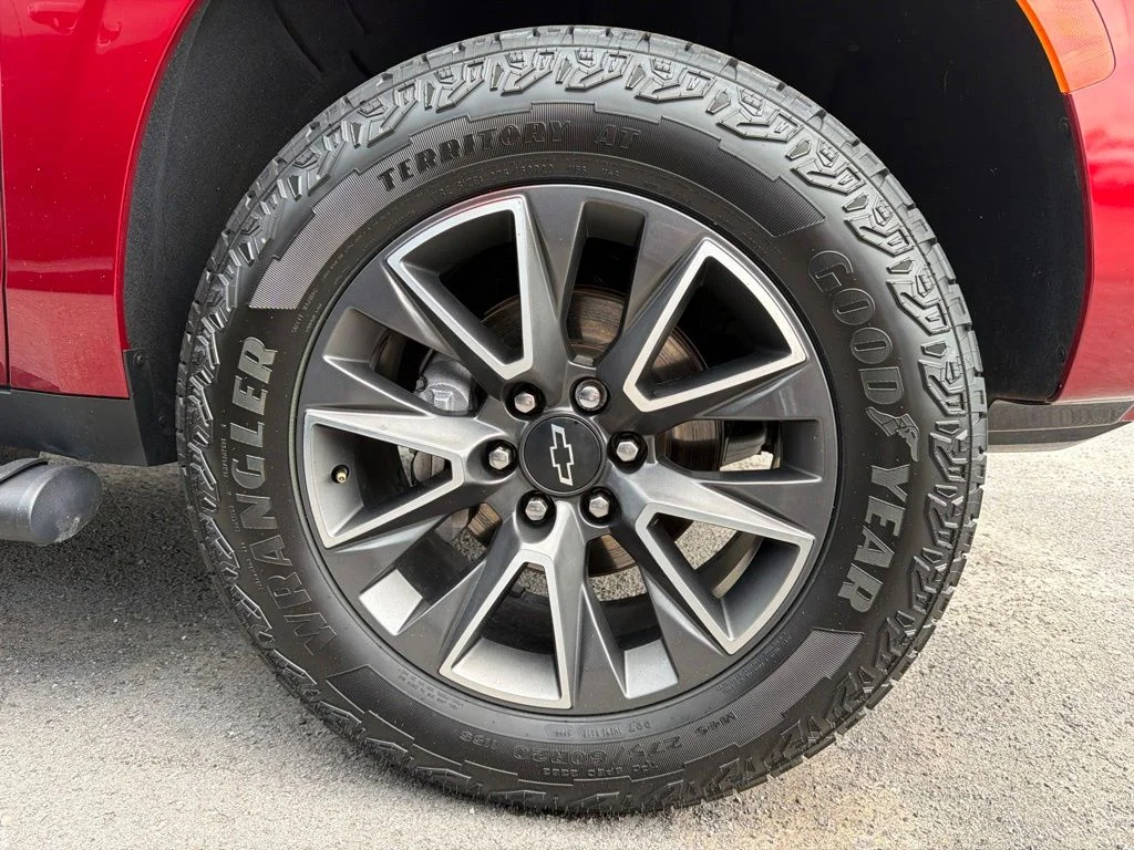 Used 2023 Red Chevrolet Z71 image 14