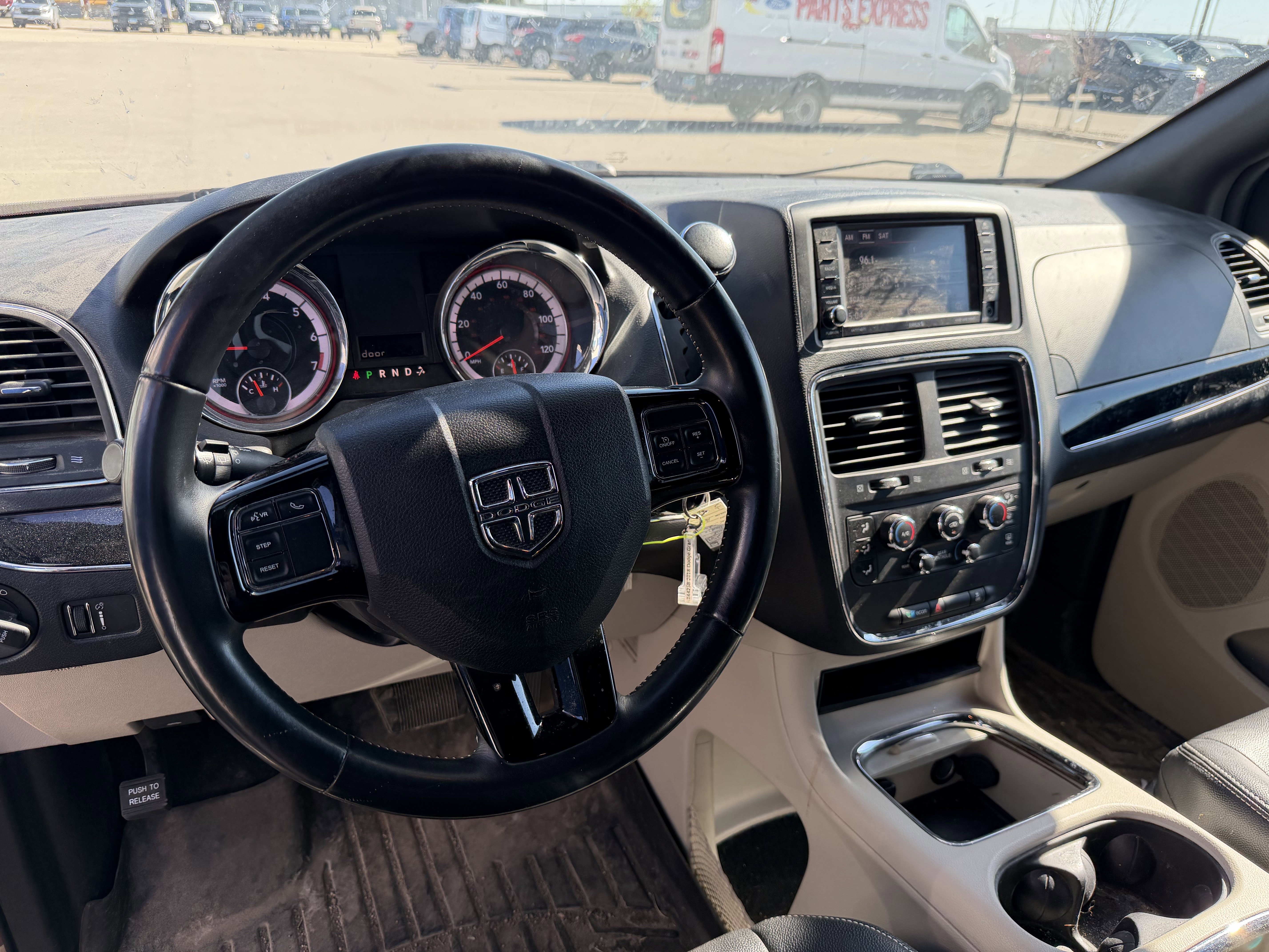 Used 2018 Octane Red Pearlcoat Dodge SXT image 5