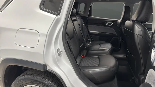 Used 2022 Bright White Clearcoat Jeep Latitude image 23