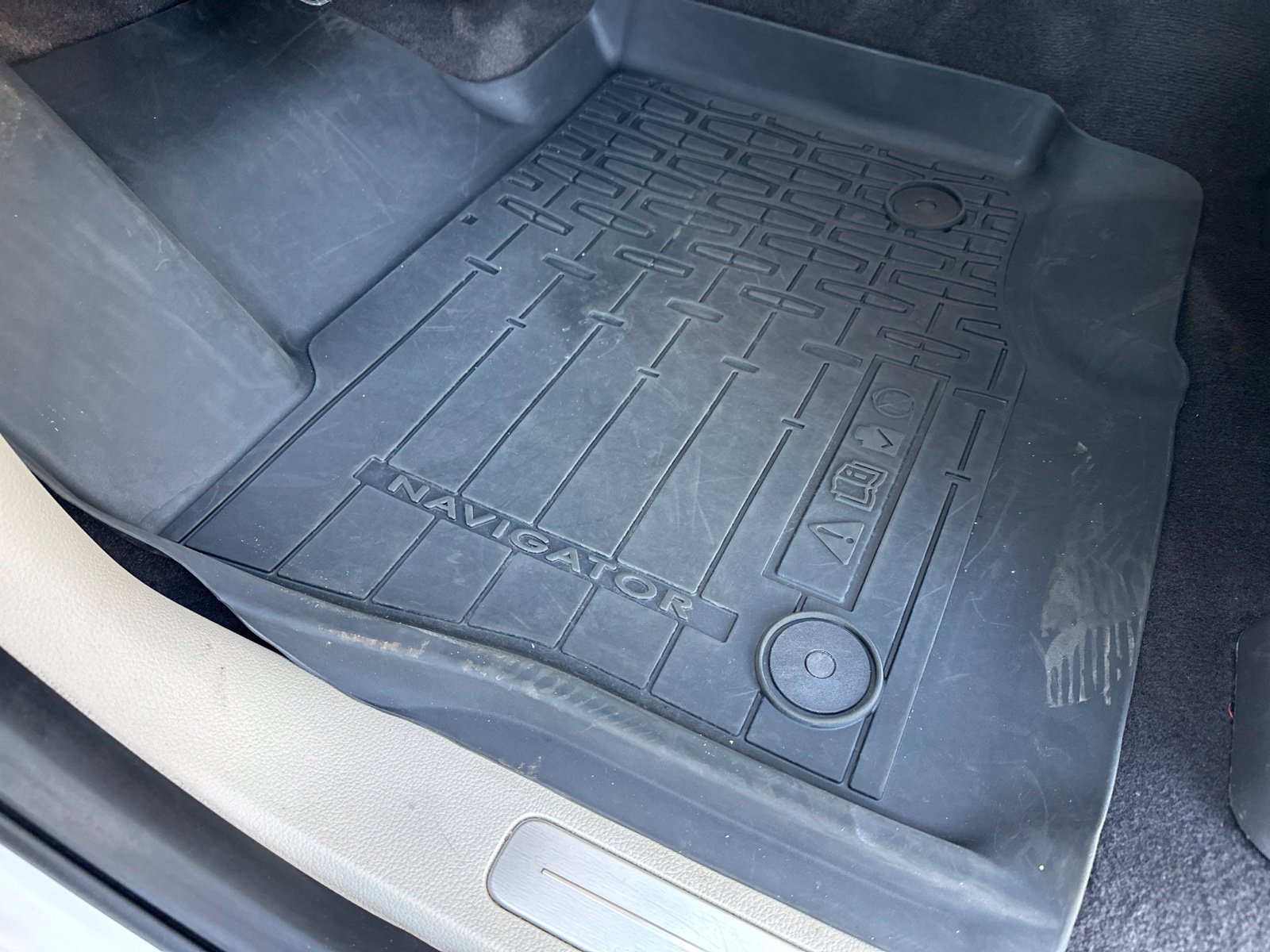 Used 2019 White Lincoln Reserve image 17