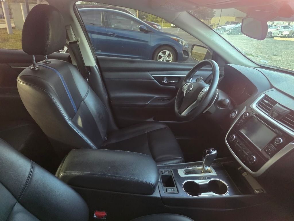 Used 2018 Super Black Clearcoat Nissan 2.5 SR image 5