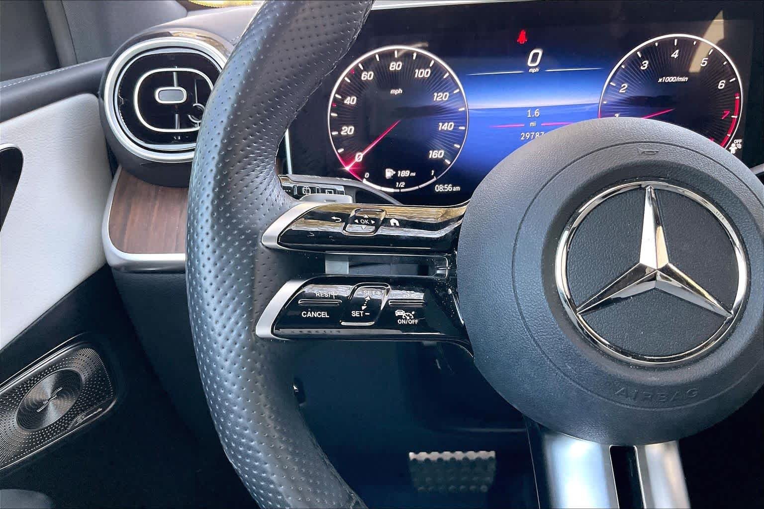 Used 2023 Polar White Mercedes-Benz GLC 300 image 23