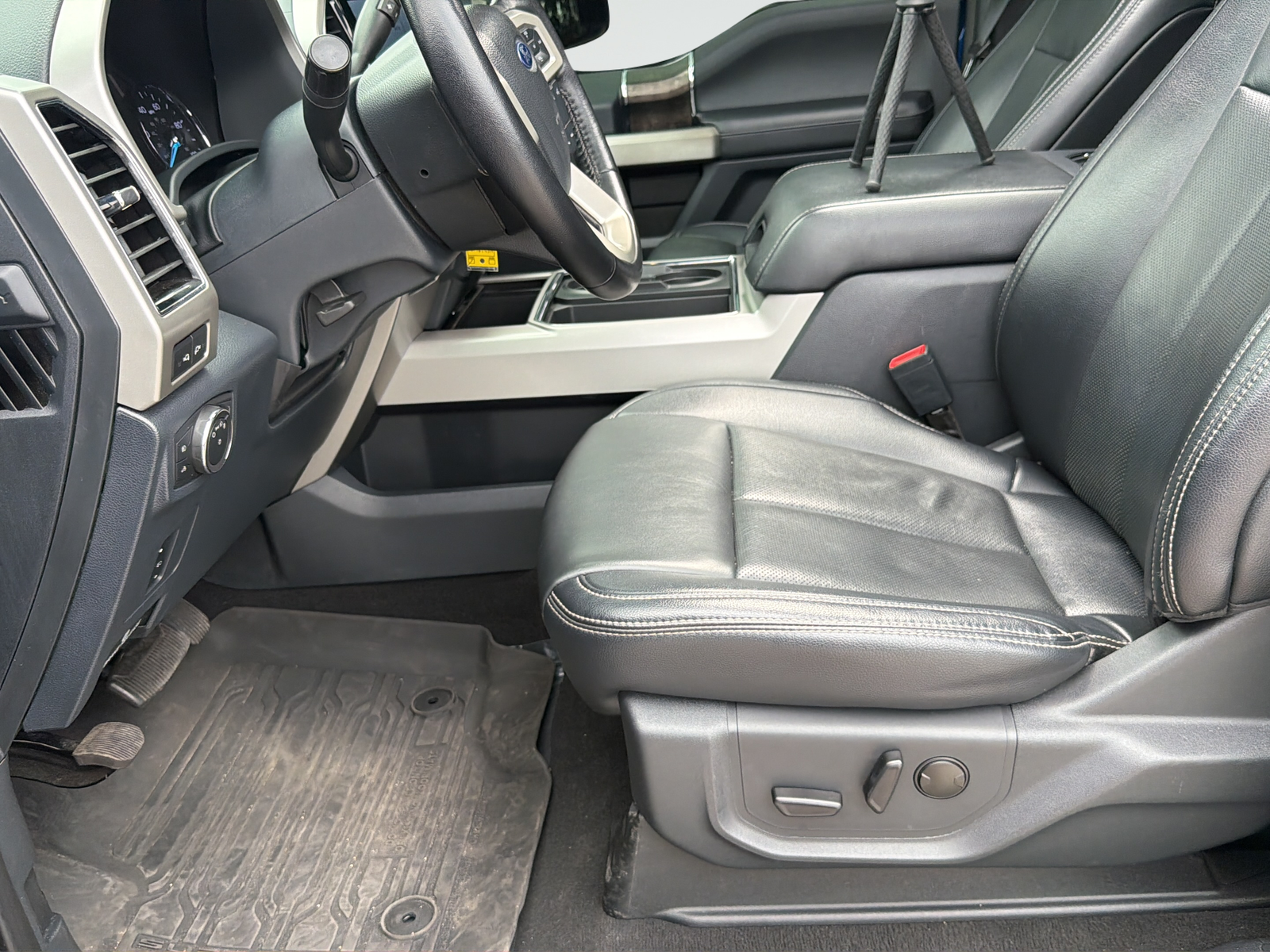 Used 2022 Blue Ford Lariat image 29