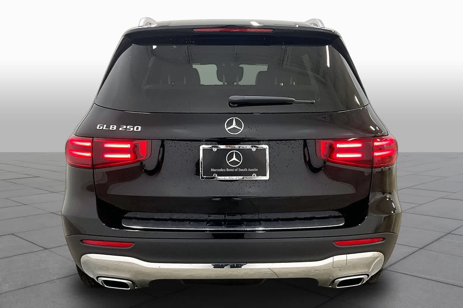 New 2026 Night Black Mercedes-Benz GLB 250 image 4