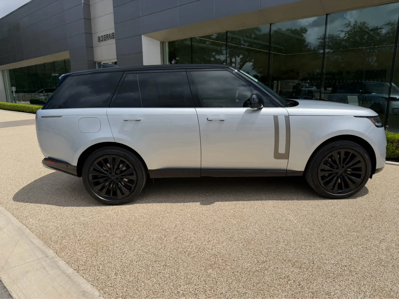 2025 Land Rover Range Rover SE - Photo 9