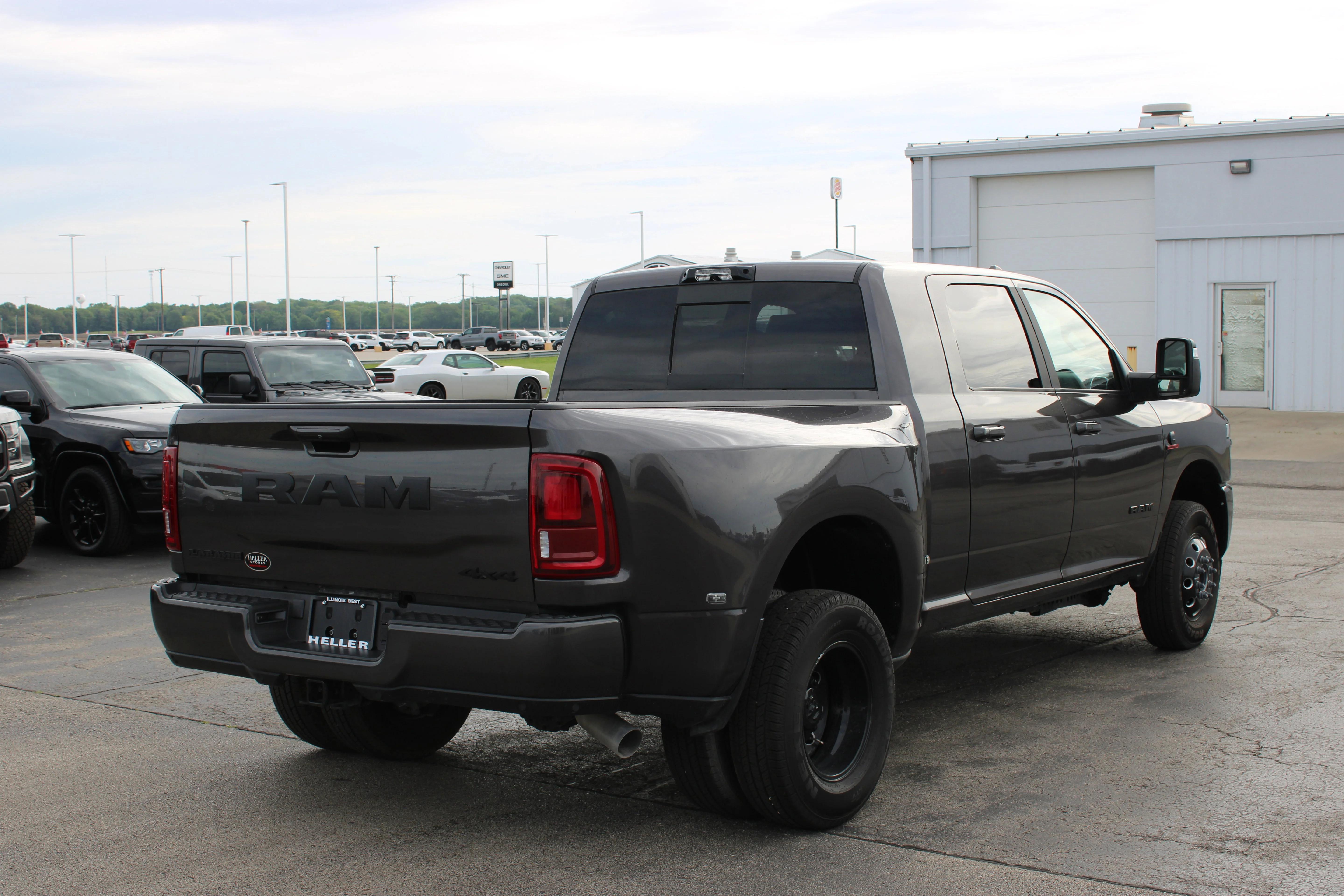 Used 2025 Granite Crystal Metallic Clearcoat Ram Laramie image 8