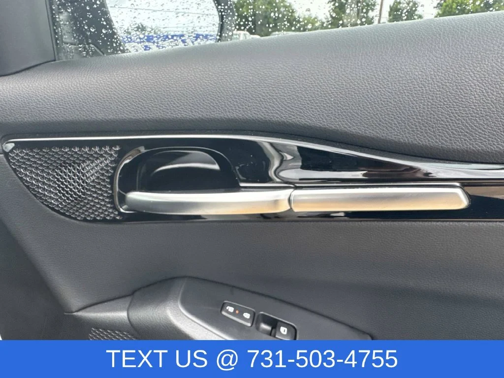 Used 2025 White Kia S image 26