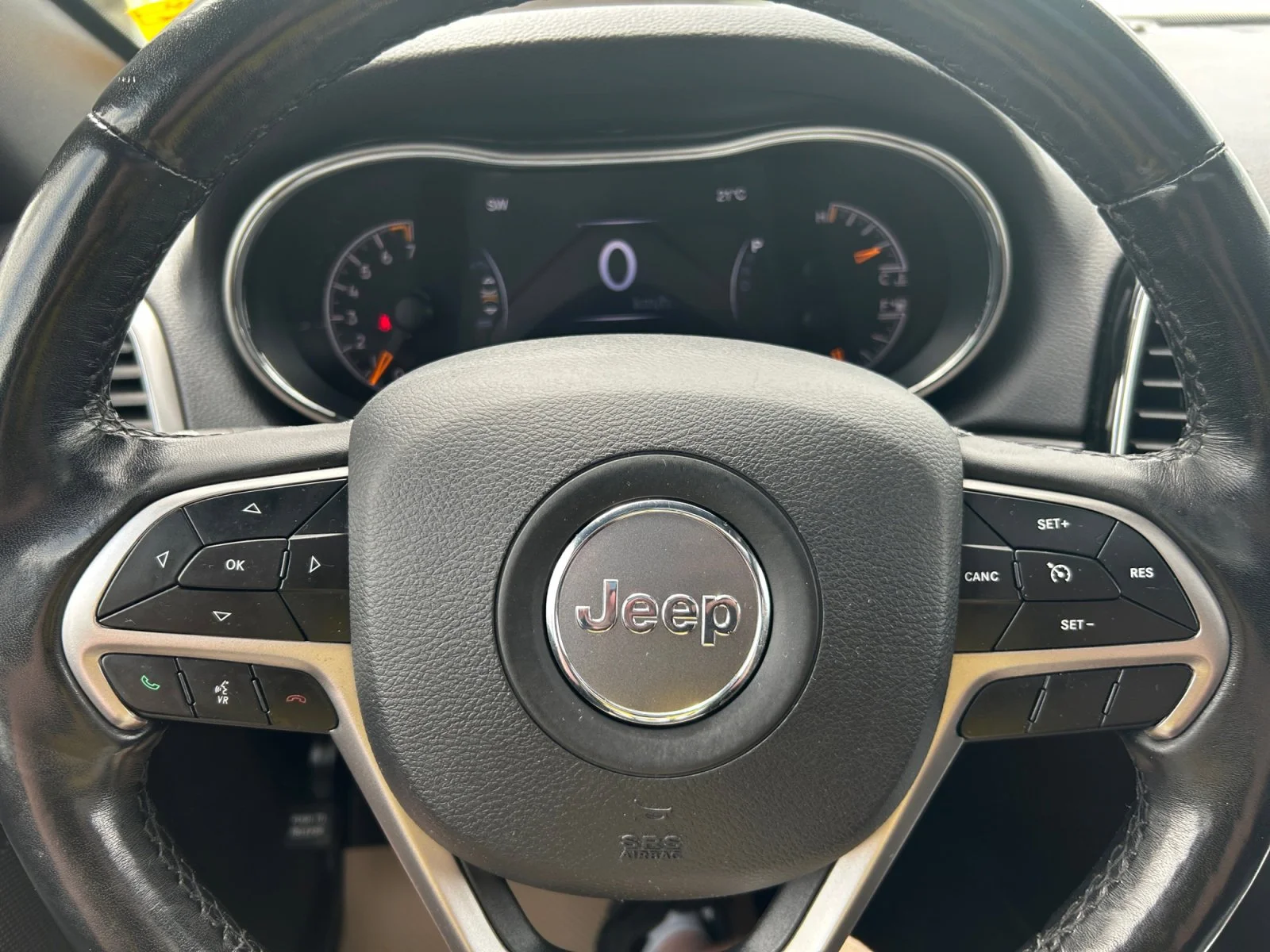 Used 2019 Diamond Black Crystal Pearl Jeep ALTITUDE image 21