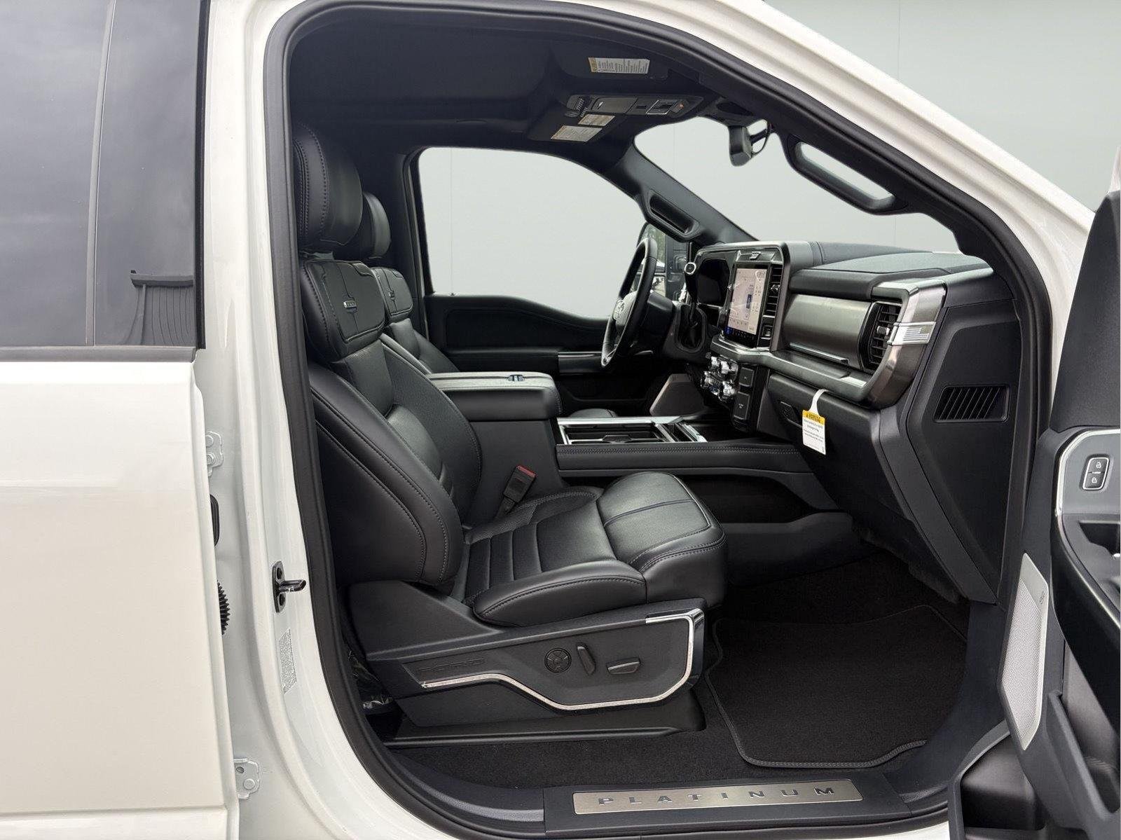 New 2026 Star White Metallic Tri-Coat Ford Platinum image 13