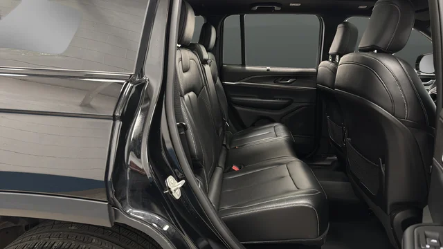 Used 2024 Diamond Black Crystal Pearlcoat Jeep Limited image 25