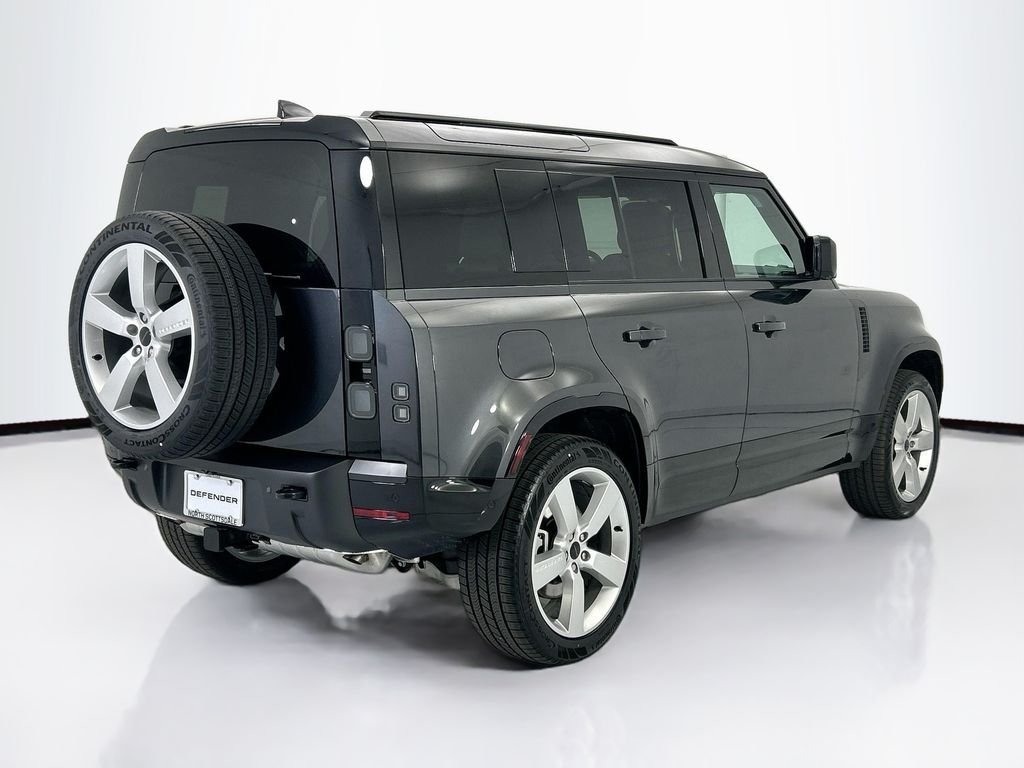New 2026 Carpathian Grey Land Rover X-Dynamic SE image 5
