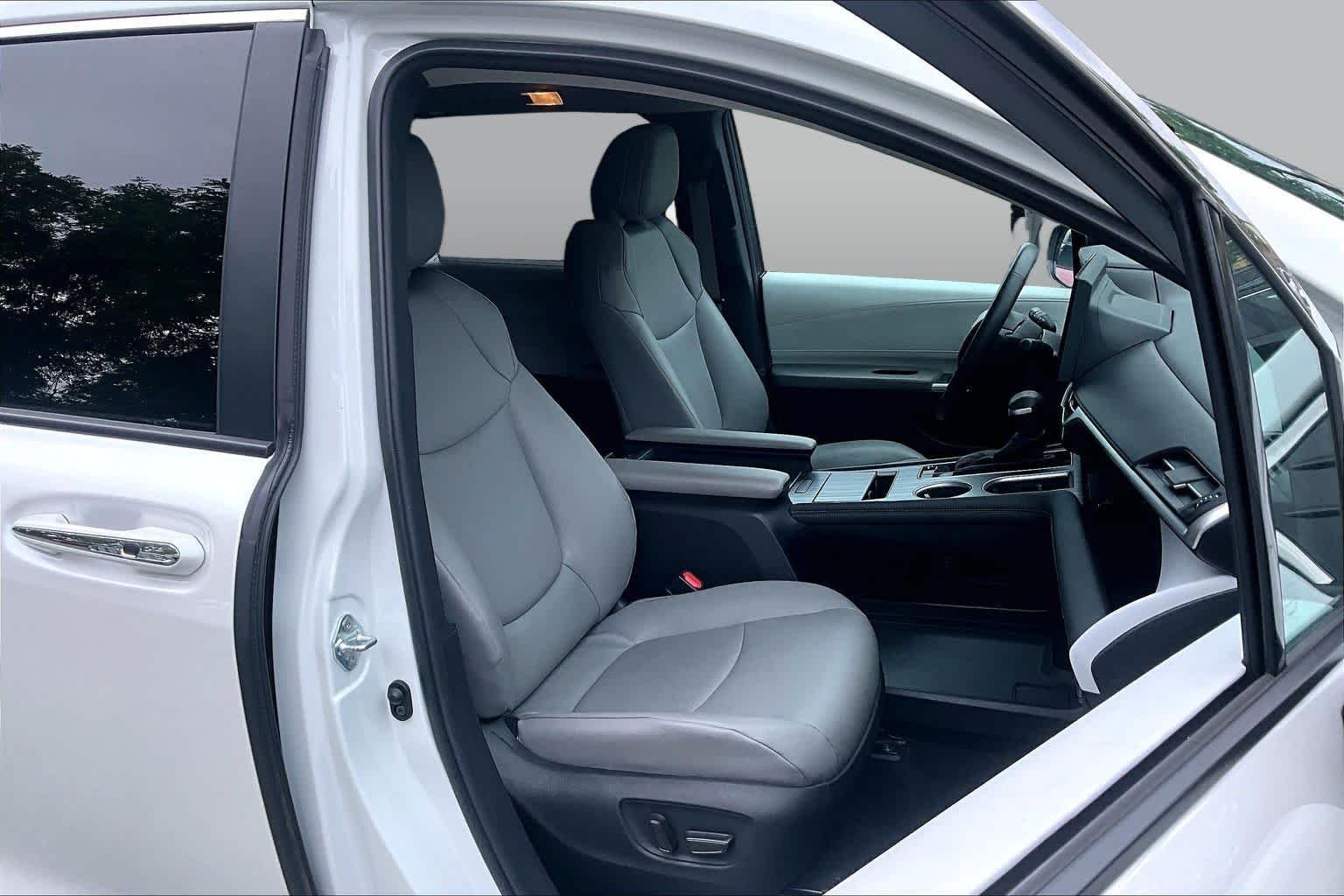 Used 2025 Wind Chill Pearl Toyota XLE image 9