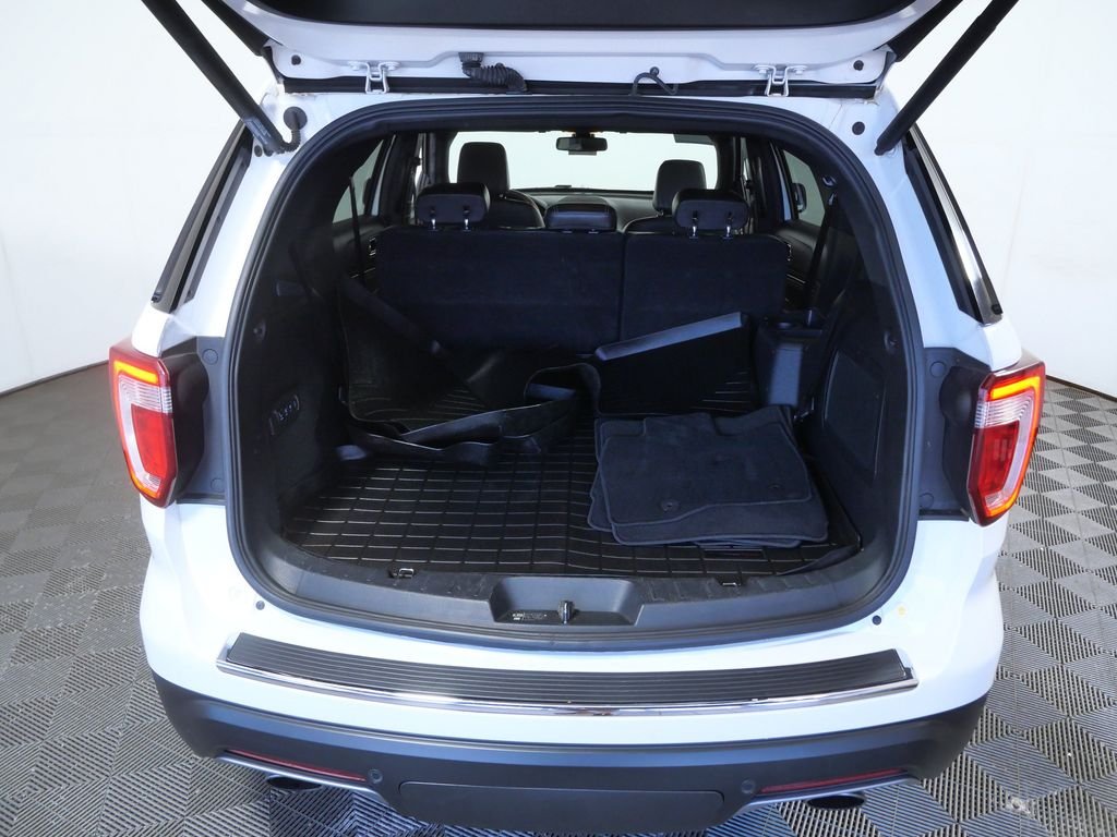 Used 2018 White Ford Limited image 24