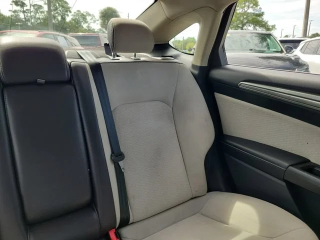 2019 Ford Fusion SE - Photo 16