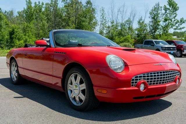 Used 2004 Red Ford Base image 18