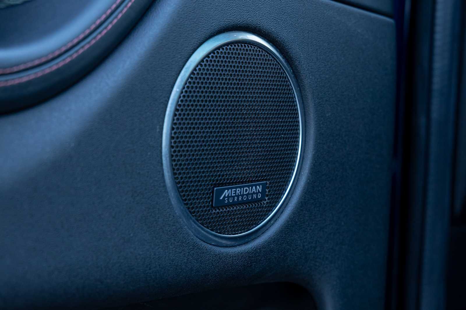 Used 2020 Portofino Blue Metallic Land Rover SE R-Dynamic image 14