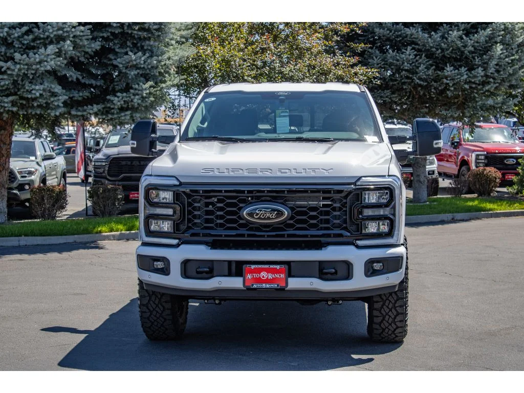 New 2026 Oxford White Ford LARIAT image 3