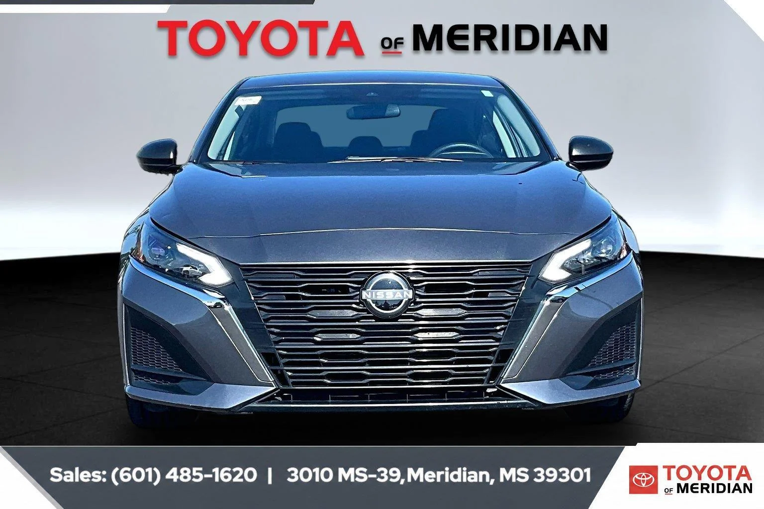 Used 2025 Gun Metallic Nissan SV image 3