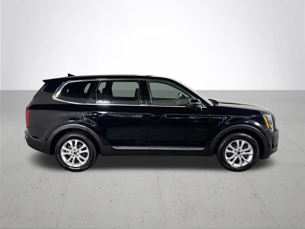 Used 2022 Black Kia LX image 5