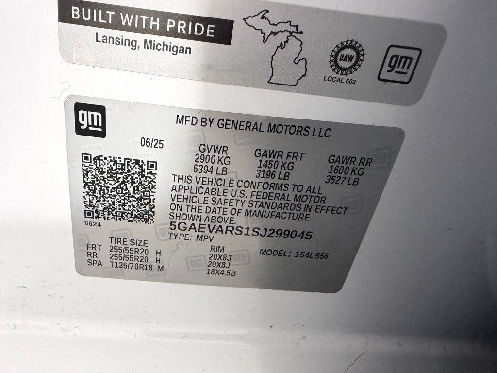 Used 2025 Summit White Buick Preferred image 33