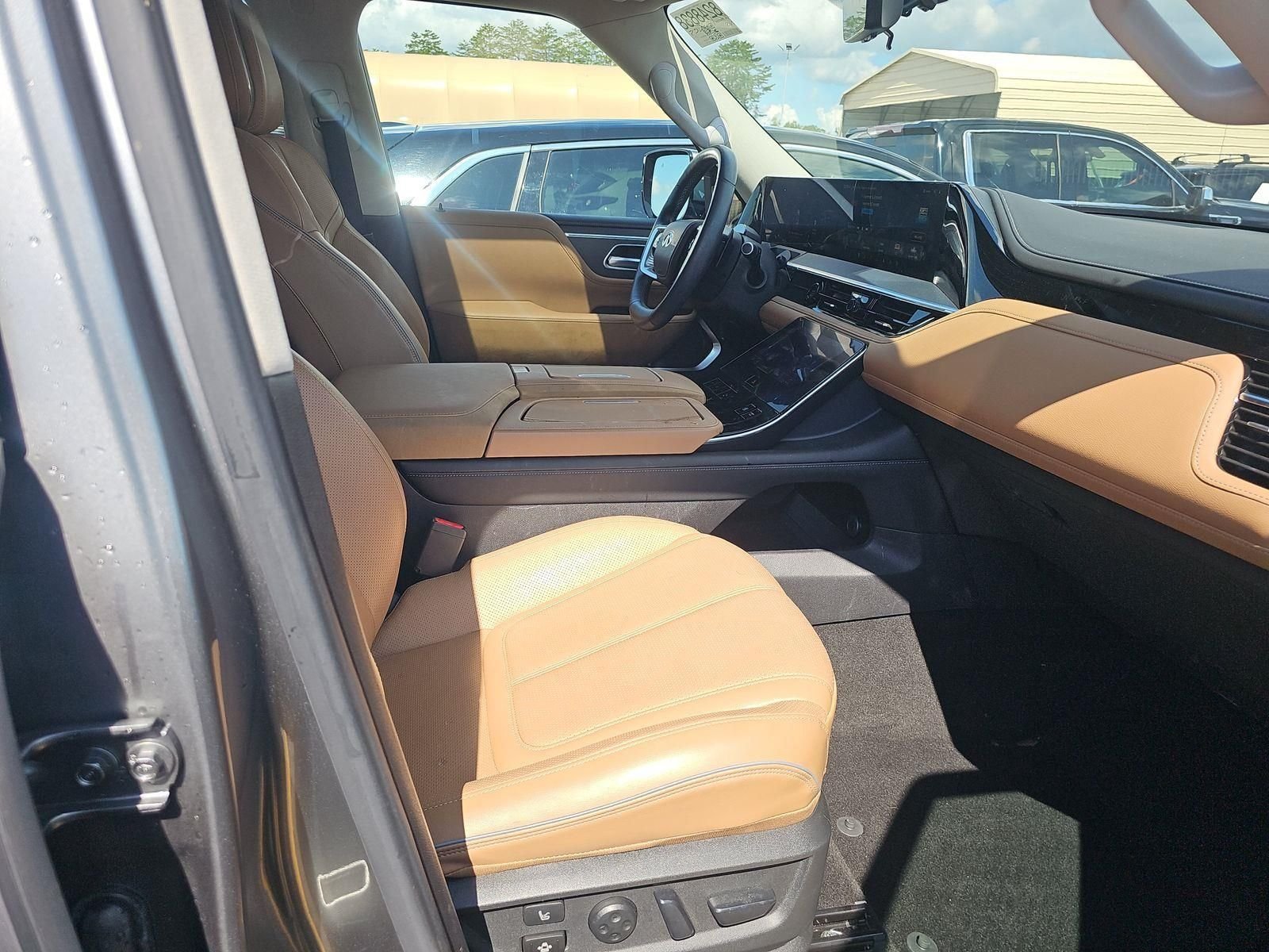 Certified Used 2025  INFINITI SENSORY image 8