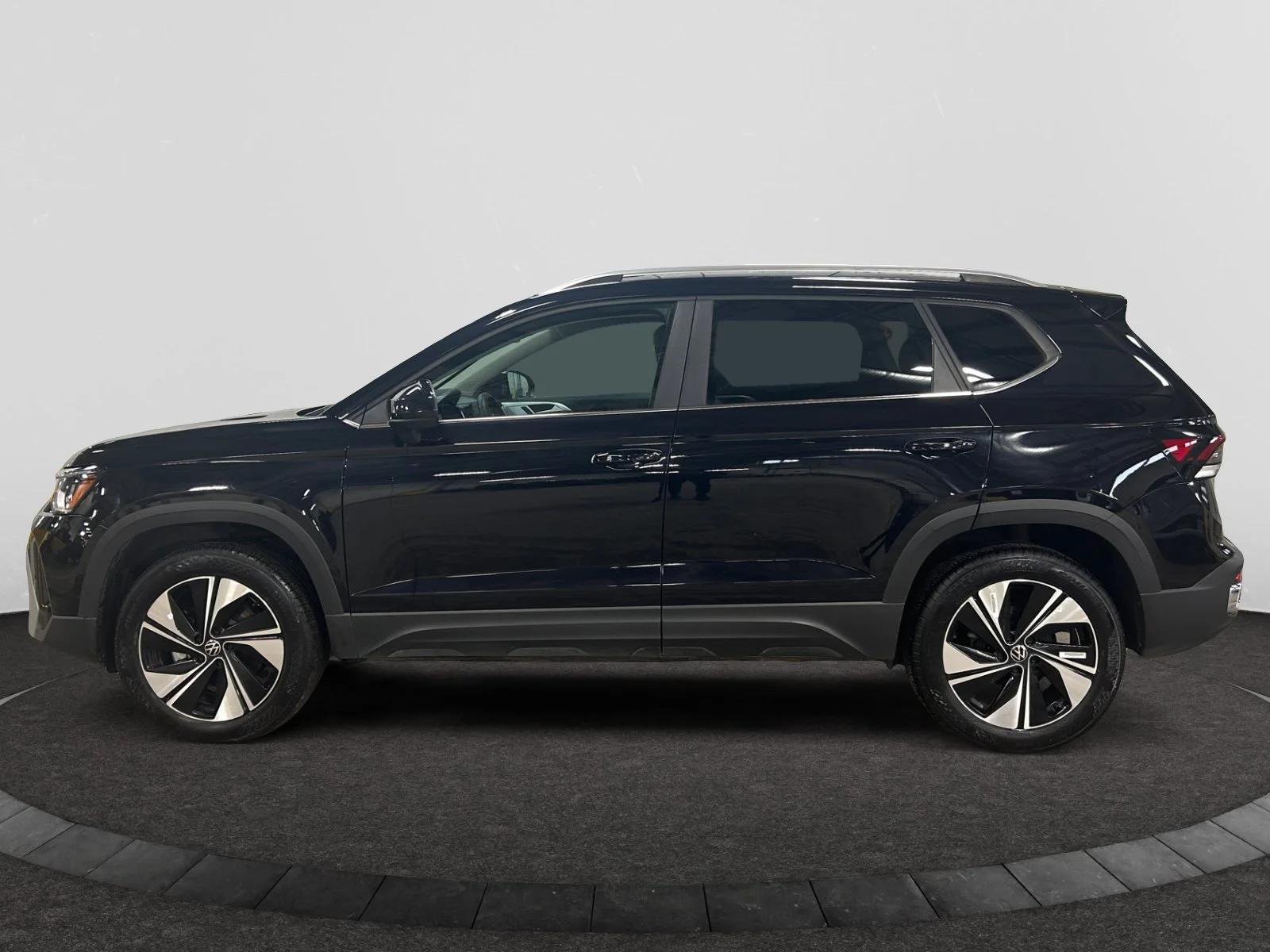 Used 2026 BLACK Volkswagen COMFORTLINE image 2