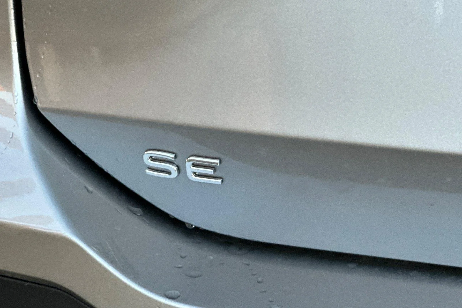 New 2026 Pyrite Silver Metallic Volkswagen SE image 26