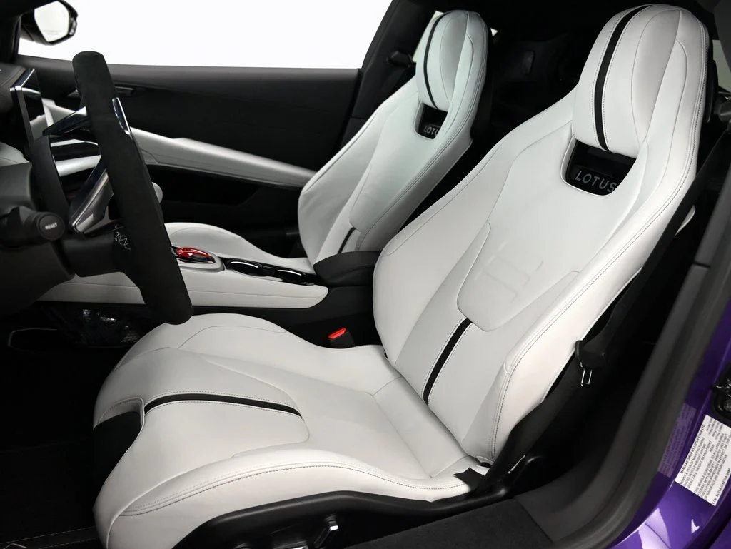 2026 Lotus Emira - Photo 10