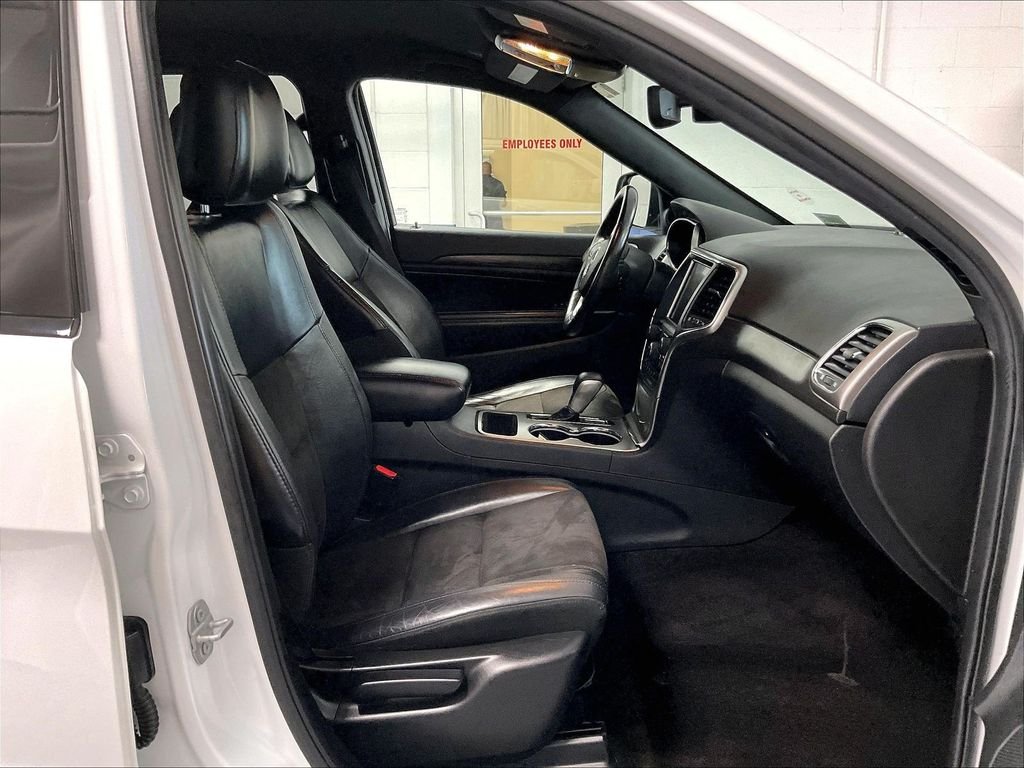 Used 2018 White Jeep Altitude image 11