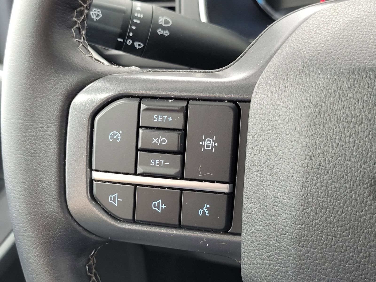 Used 2023 Black Ford XLT image 14