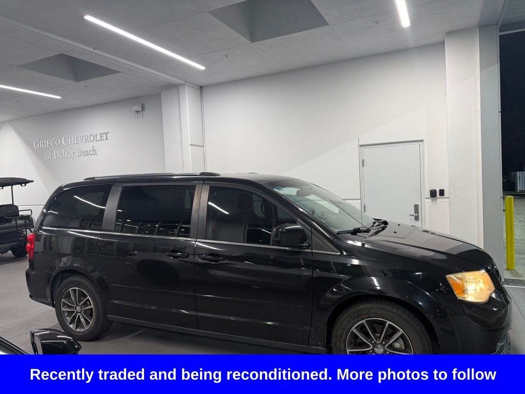 Used 2016 Black Dodge SXT image 3